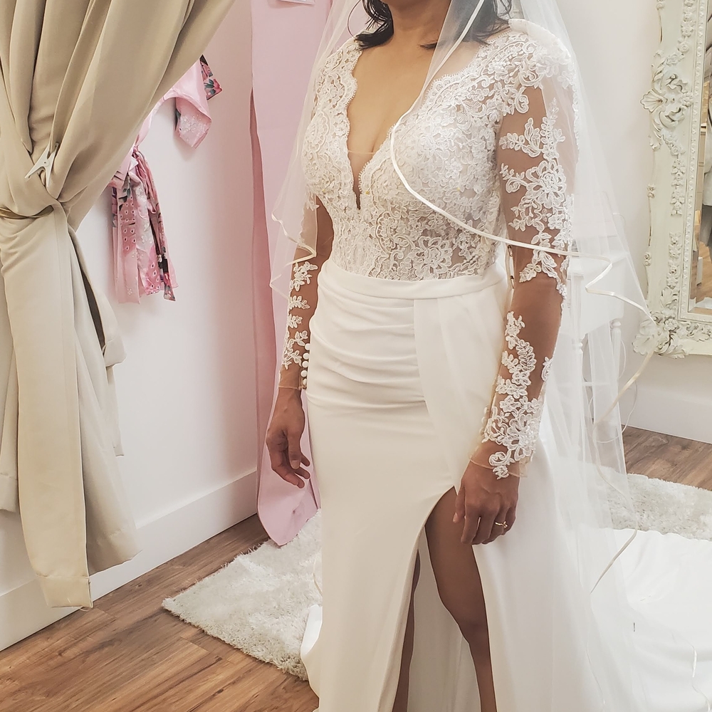 Elegant White Lace Bridal Gown Size 10